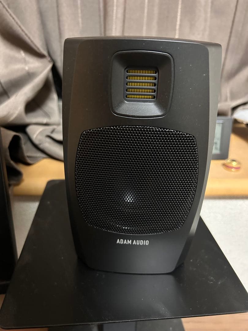 ADAM AUDIO D3V モニタースピーカー