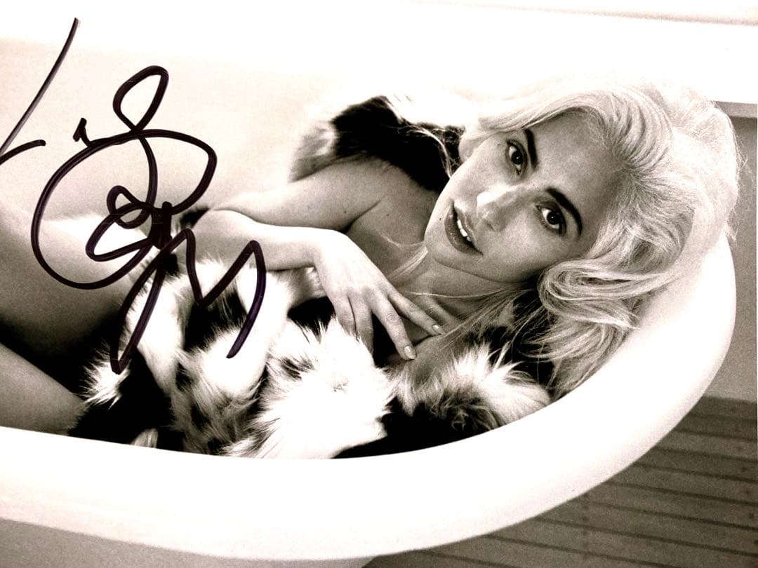 レディー・ガガ直筆サイン入り2Lサイズ写真…Lady Gaga