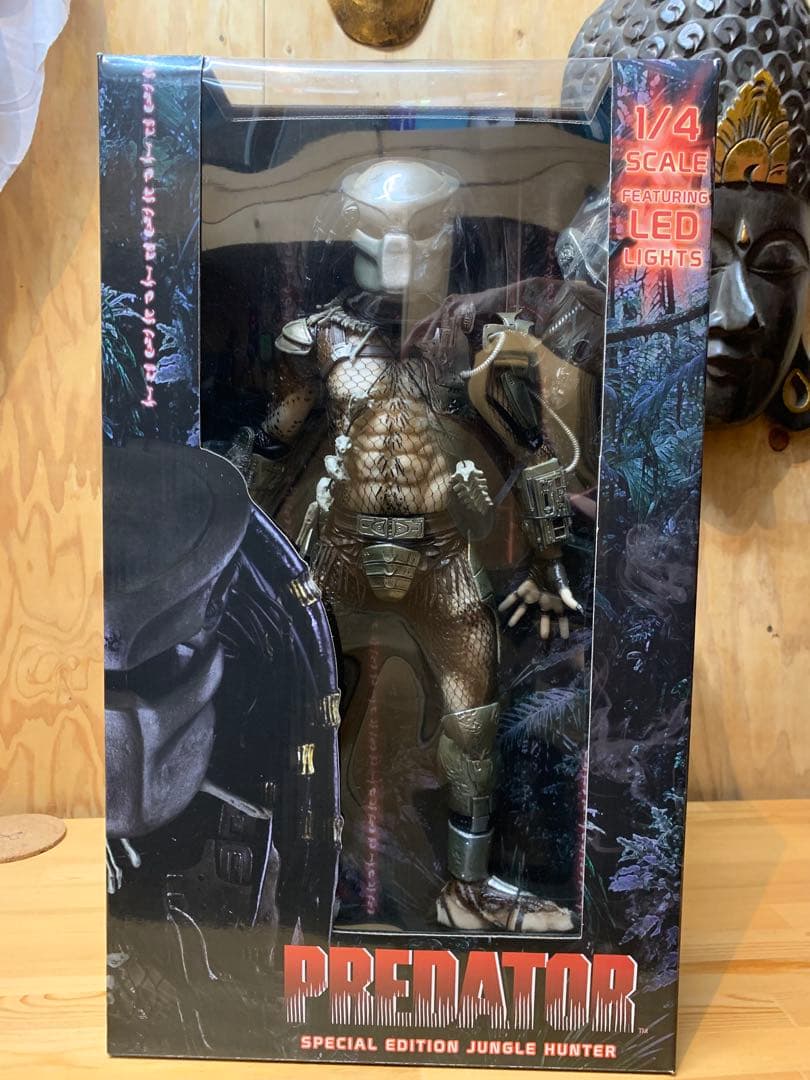 NECA プレデターPREDATOR 1/4スケール LEDライト付き【未開封】