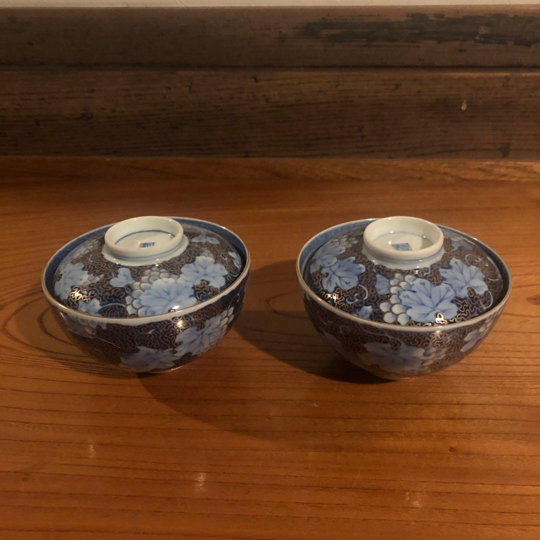 古伊万里金彩染付葡萄文蓋付茶碗一対