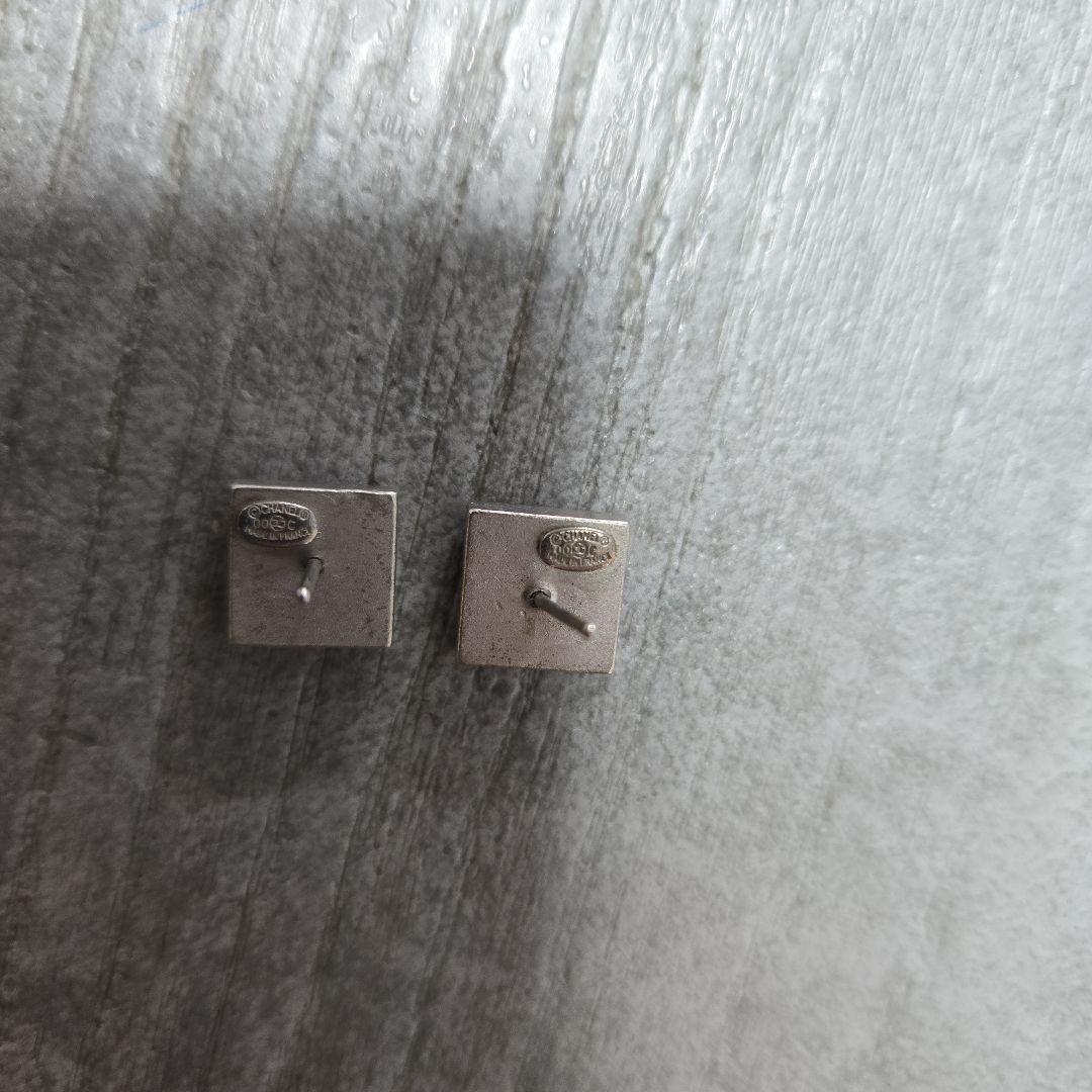 シャネルピアス（片耳差し込み棒グラグラ）