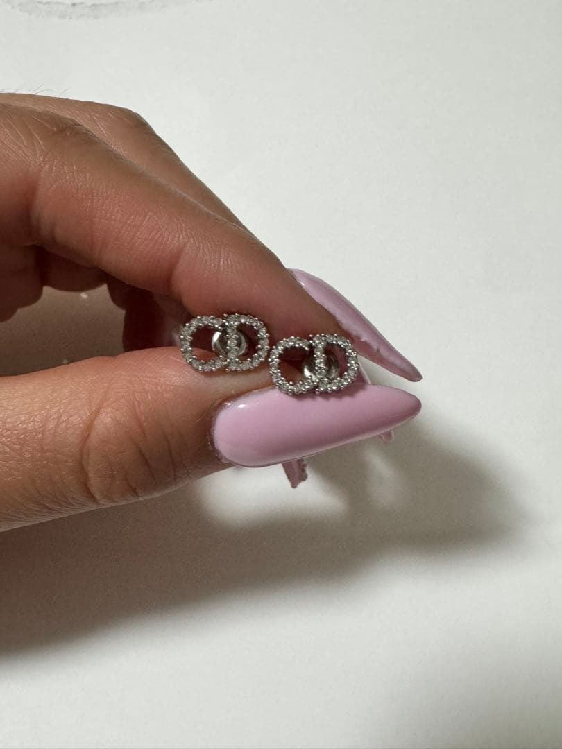 dior ロゴピアス