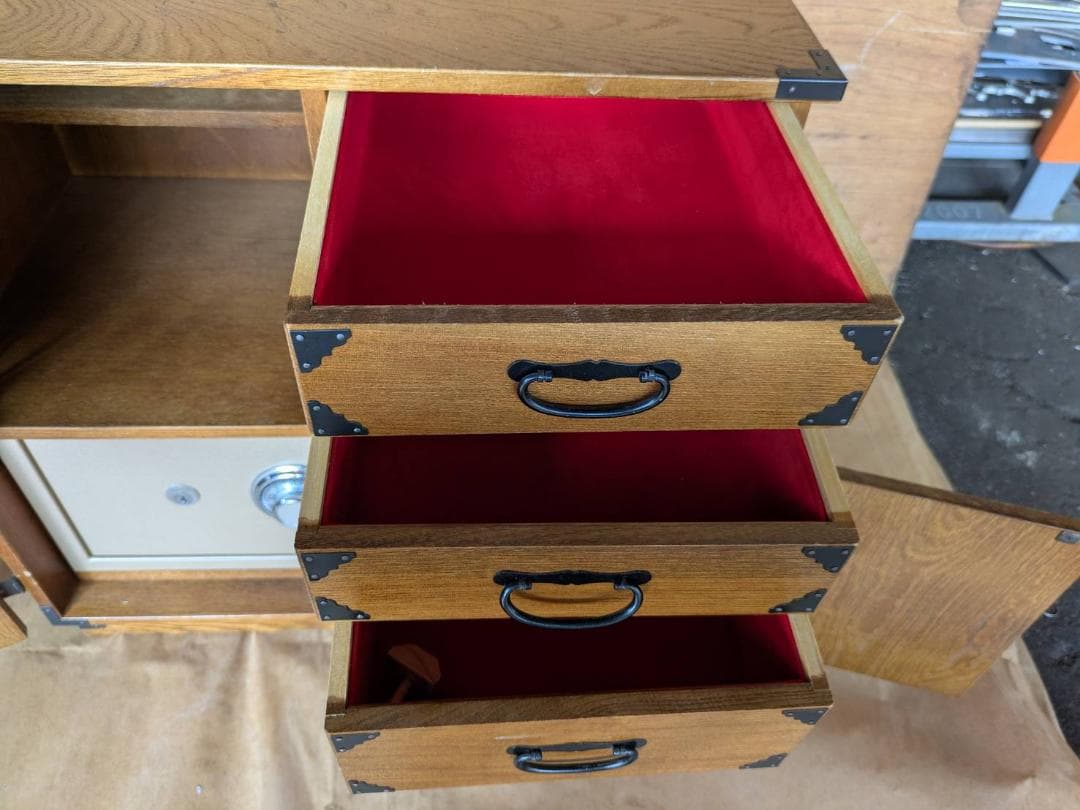 木製箪笥 4引き出し 格子窓付き（金庫付）