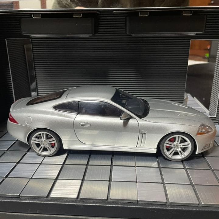 オートアート1/18 ジャガー XKクーペ シルバー