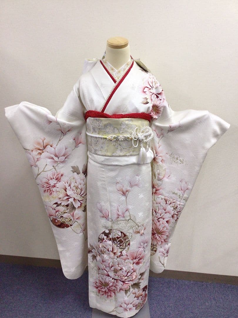 【145~159センチぐらいの方が適応サイズ】白地振袖フルセット