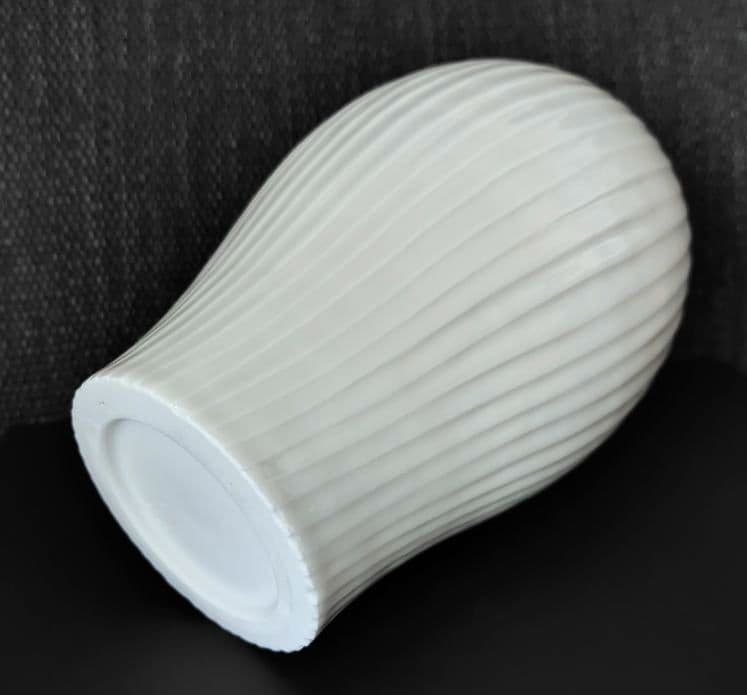 金井正　牙白磁彫文花瓶　師人間国宝清水卯一