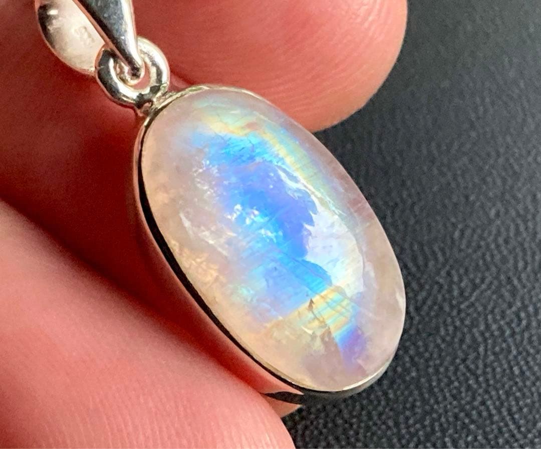 かな様用　月の女神が創造した愛の守護石　虹のロイヤルシャインブルームーンストーン