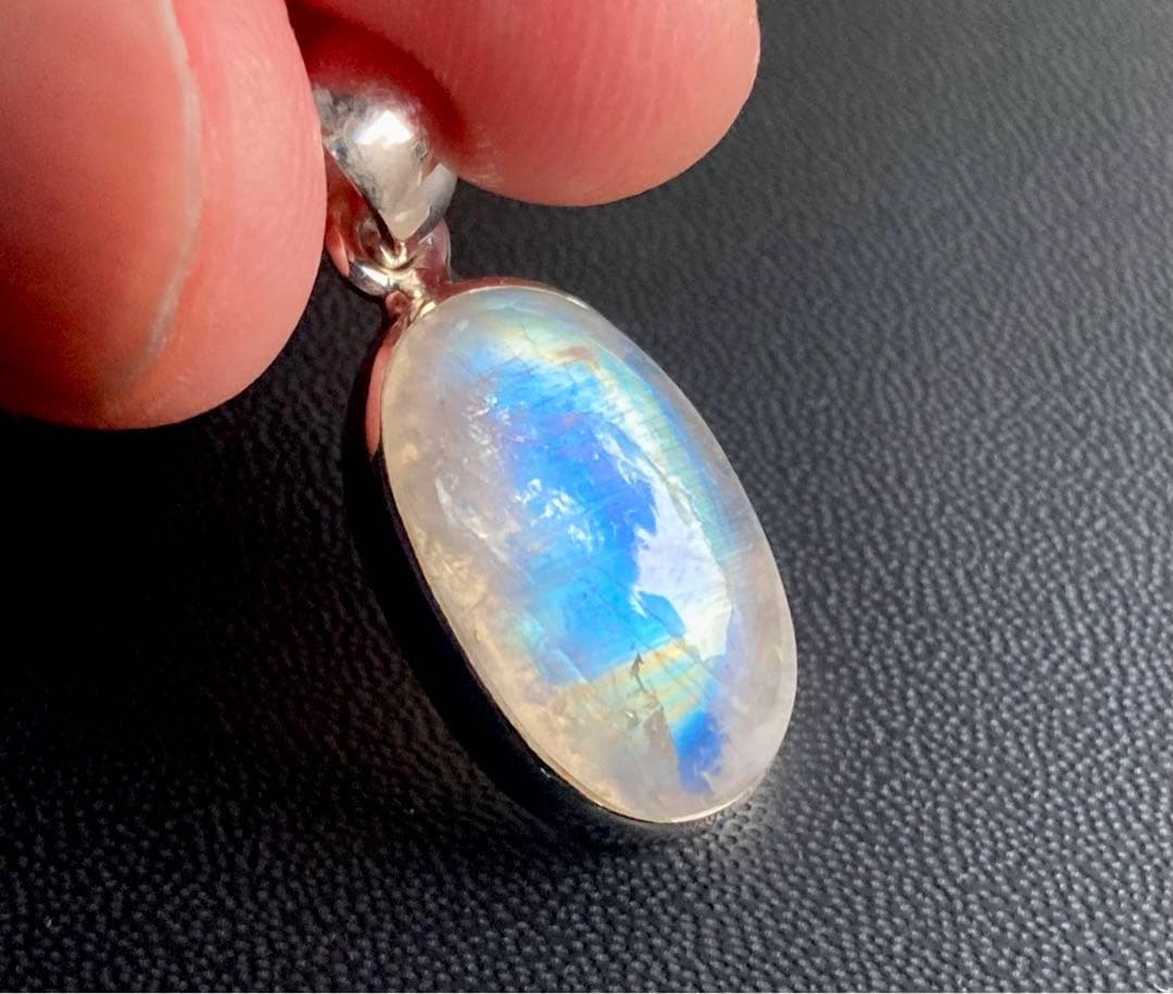 かな様用　月の女神が創造した愛の守護石　虹のロイヤルシャインブルームーンストーン