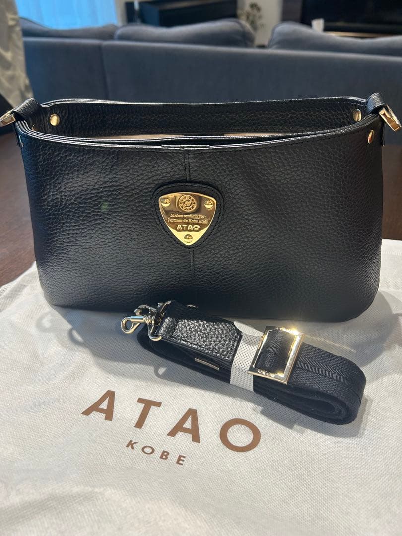 ちーさん✨ほぼ新品！超美品✨ATAO ブラックレザー ショルダーバッグ