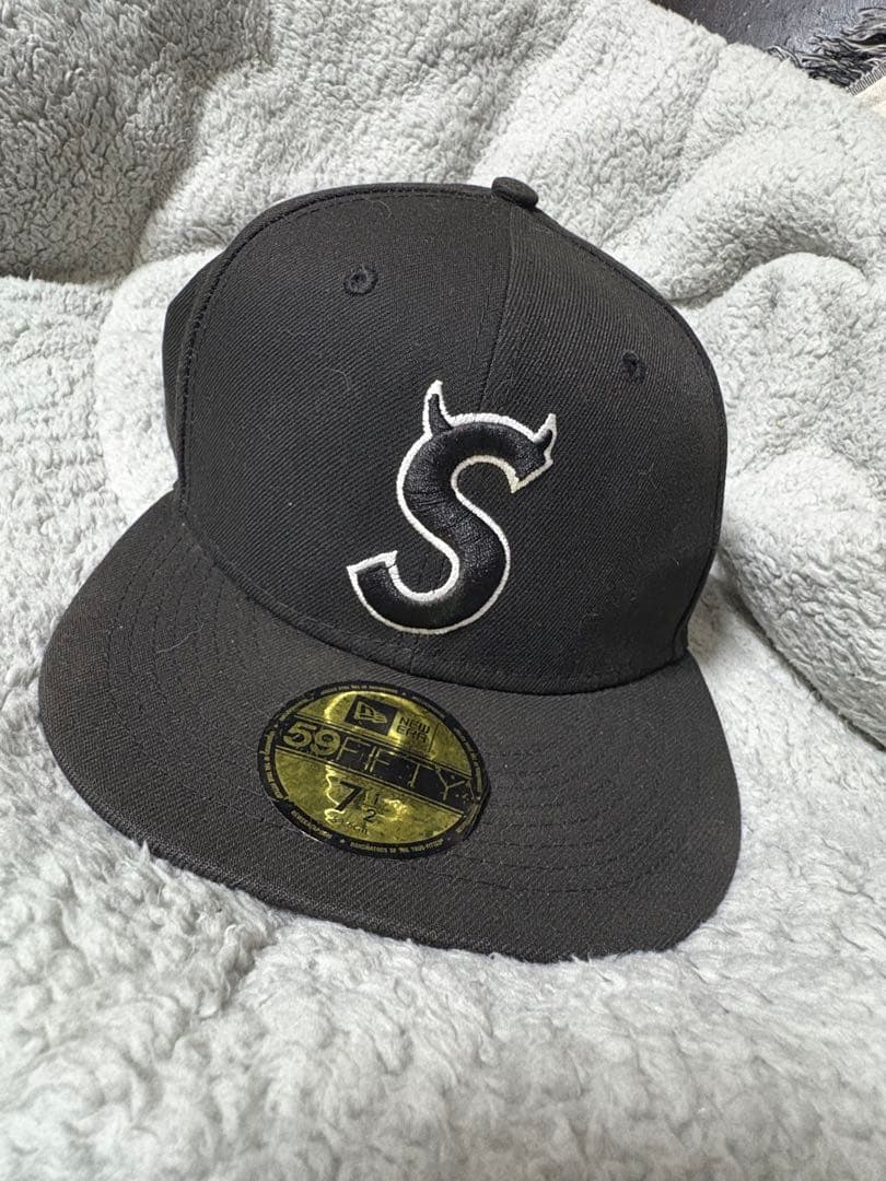 ☆レア supreme ニューエラ コラボキャップ 7½ NEWERA シュプ