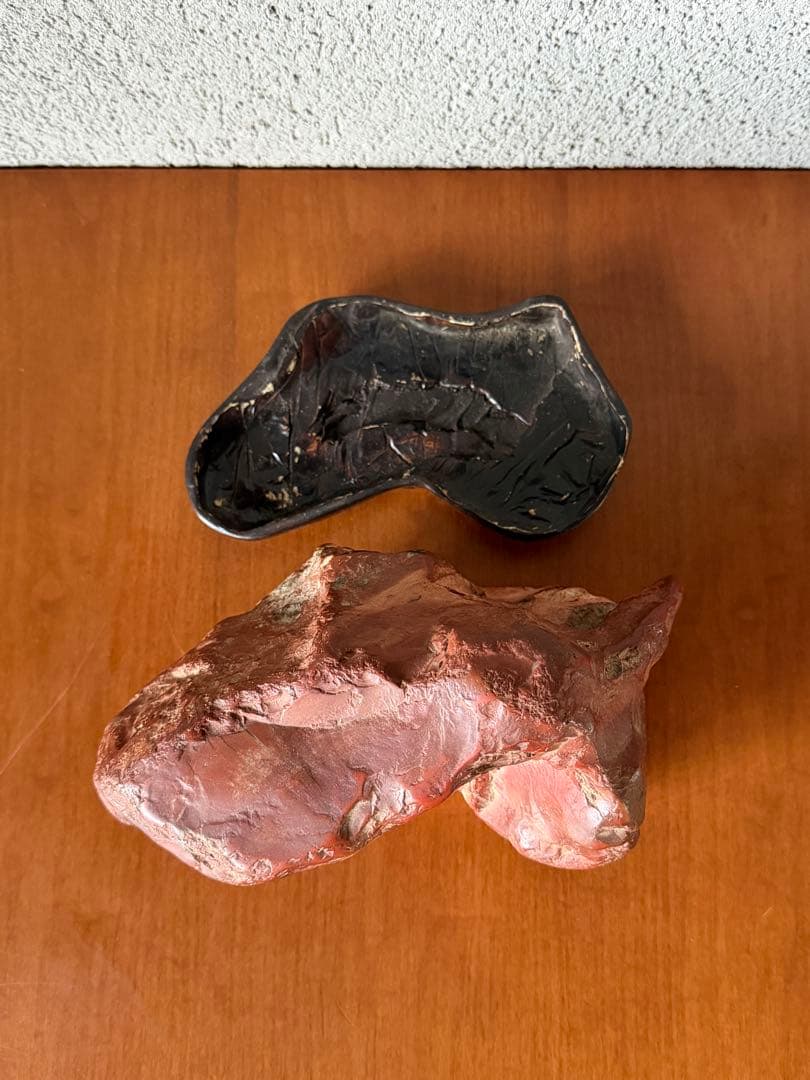 赤玉石　横幅約22㎝×奥行約11㎝×高さ約14㎝　総重量(台座付)約4600g