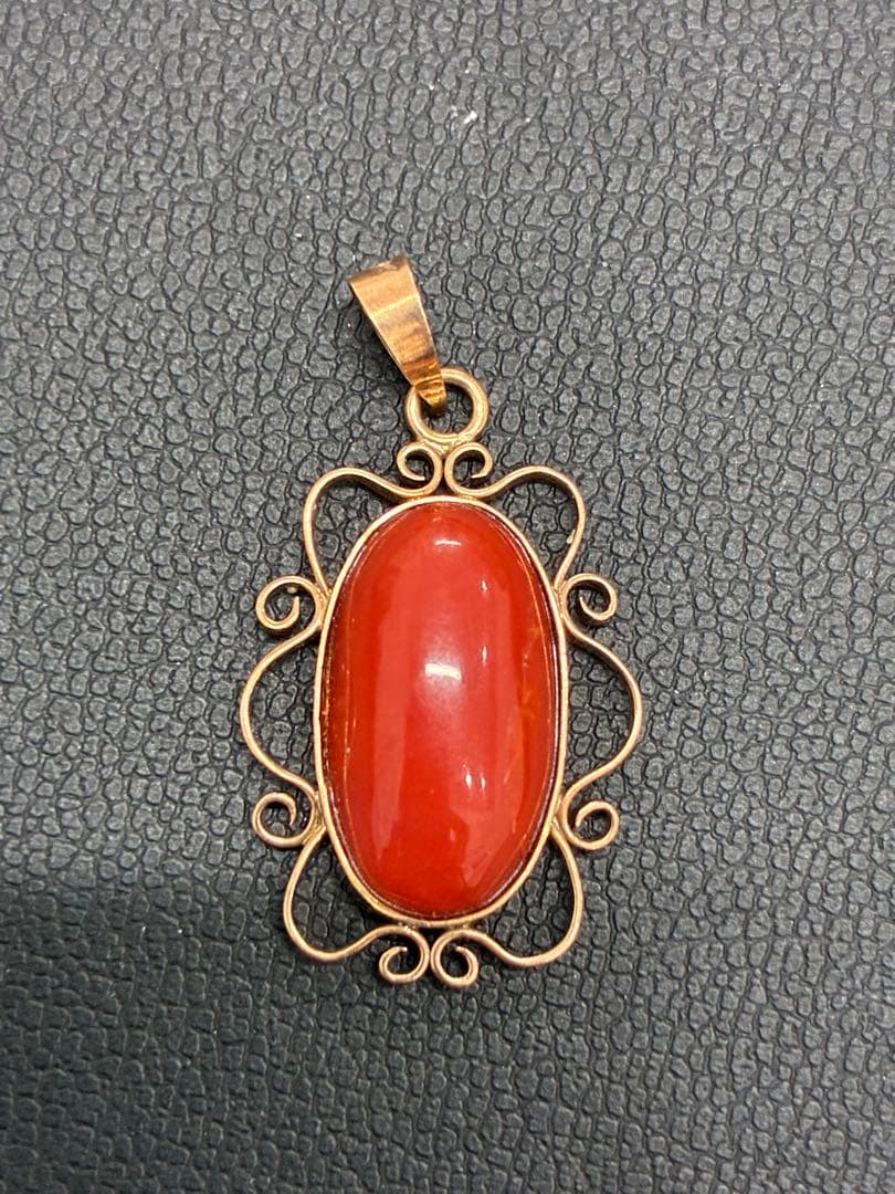18K 刻印　赤色珊瑚オーバル型ペンダント　1.517g