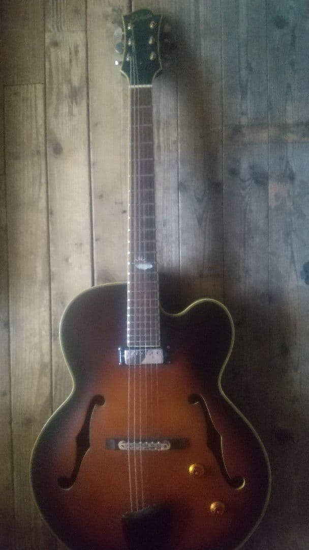 Tokai サンバースト フルアコ　ギター　ハードケースで発送