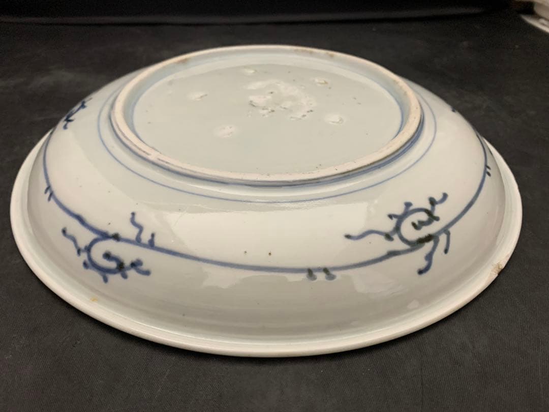 古伊万里　大皿　花　微塵唐草　捻り模様　約直径28.5㎝　/かけ有