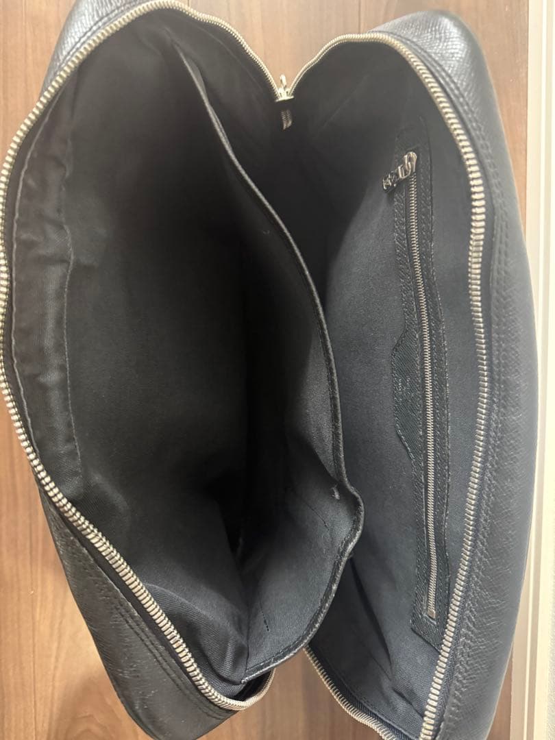 美品　ルイヴィトン　イゴール　アルドワーズ　タイガ　ビジネスバッグ A4　黒