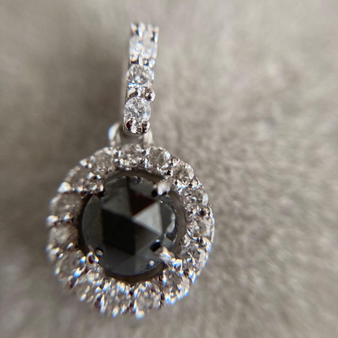 訳あり　K18ダイヤモンドペンダントトップ　ブラック　ホワイト