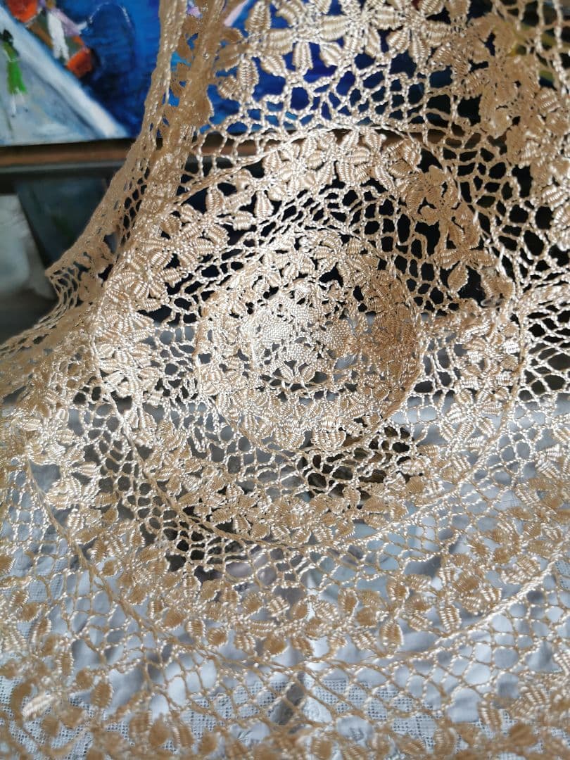アンティークイタリア マルチーズレース 黄金色の絹糸ボビン編 大判41㎝ドイリー