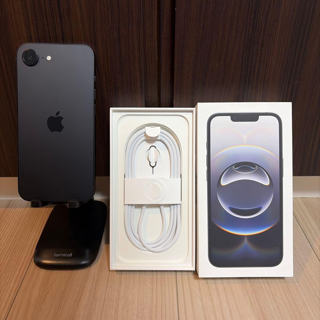 【美品】 iPhone16e ブラック 256GB 本体 SIMロック解除済