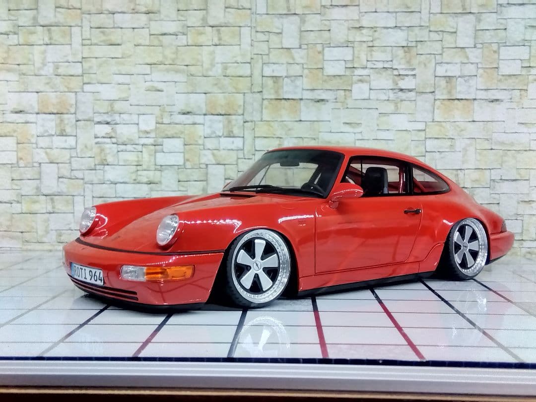 ミニカー 1/18 GTSPIRIT PORSCHE 911(964)Carrera