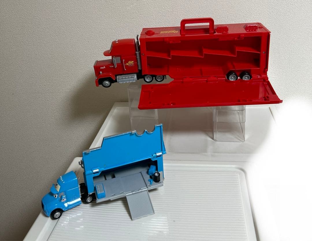 カーズ、マテル、キングトレーラー、マックトレーラー、ミニカー収納