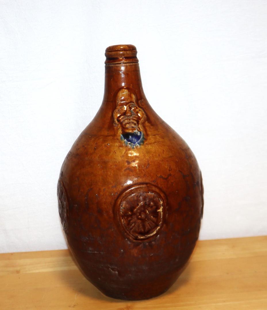 ジャワ島沖、海上がりの瀬戸の髭徳利