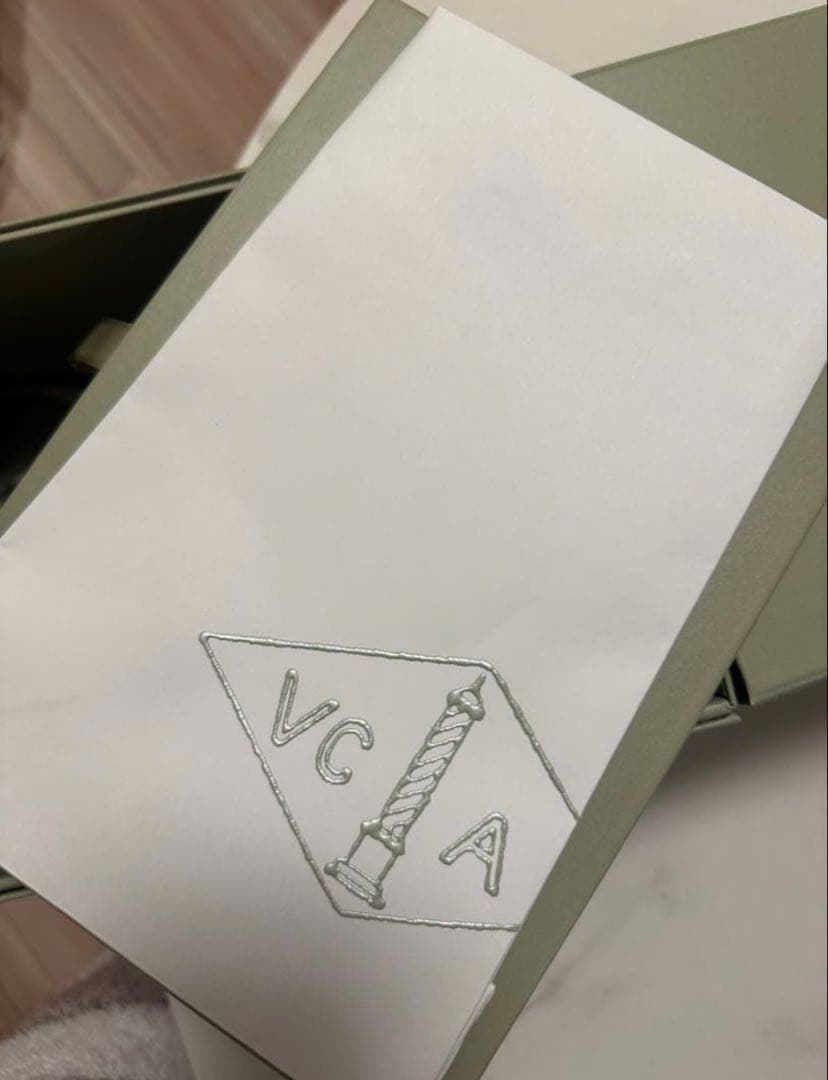 Van Cleef & Arpels ギフトボックス