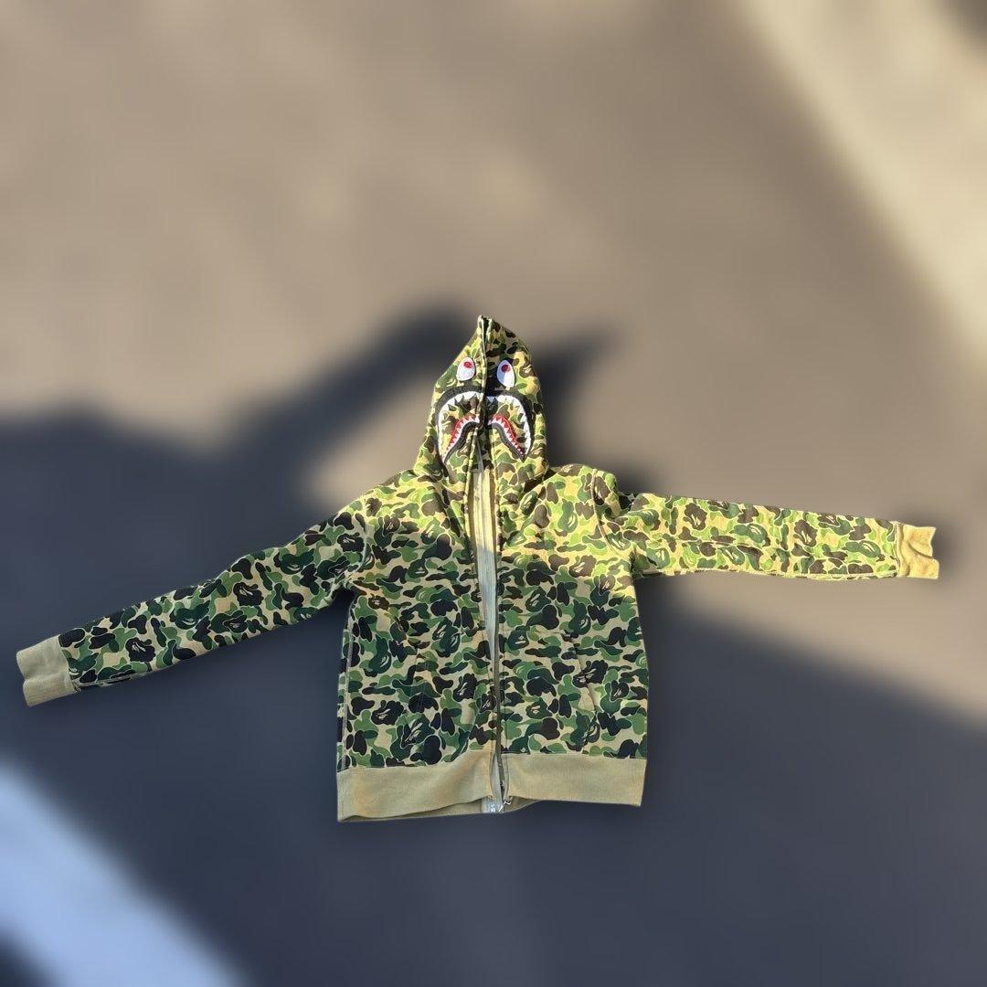 A BATHING APE シャークパーカ Mサイズ　美品