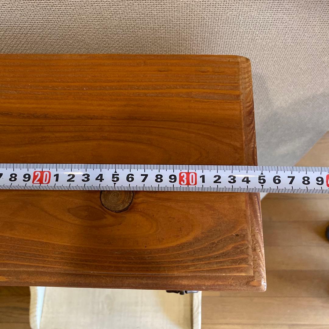 ②アンティーク棚　子供部屋