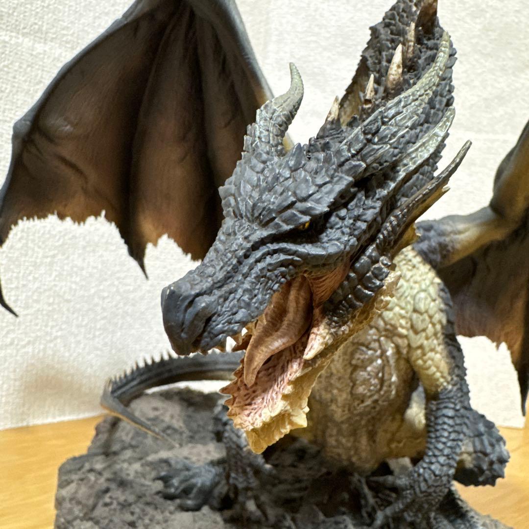 【黒龍　ミラボレアス】モンスターハンター フィギュア