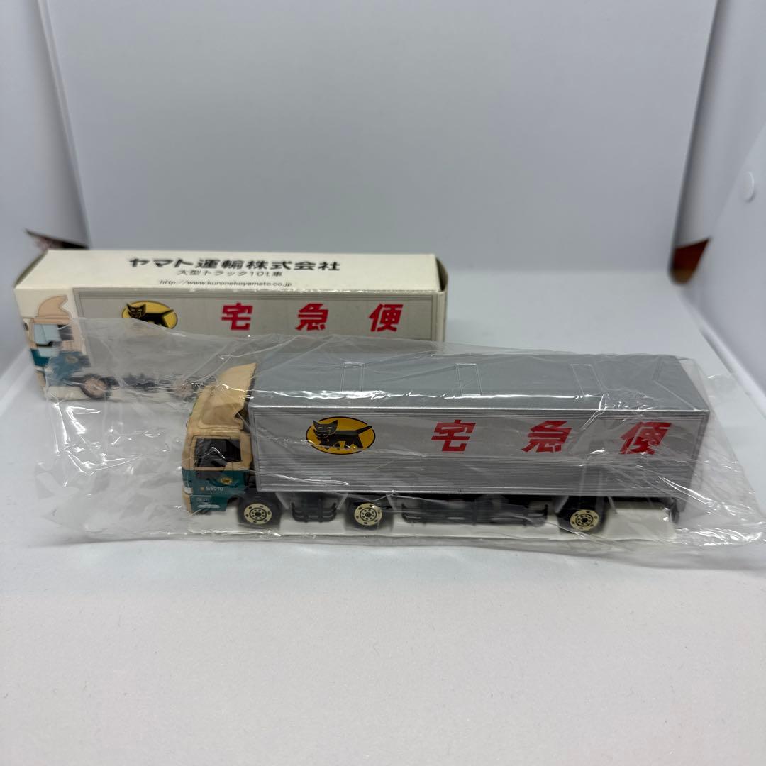 トミカ 宅急便トラック 猫のロゴ付き
