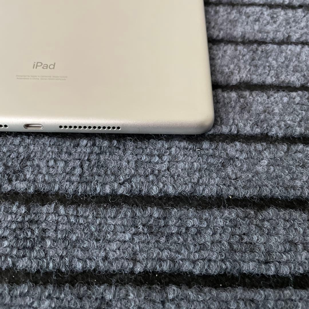91 iPad 8世代 32GB SIMフリー シルバー