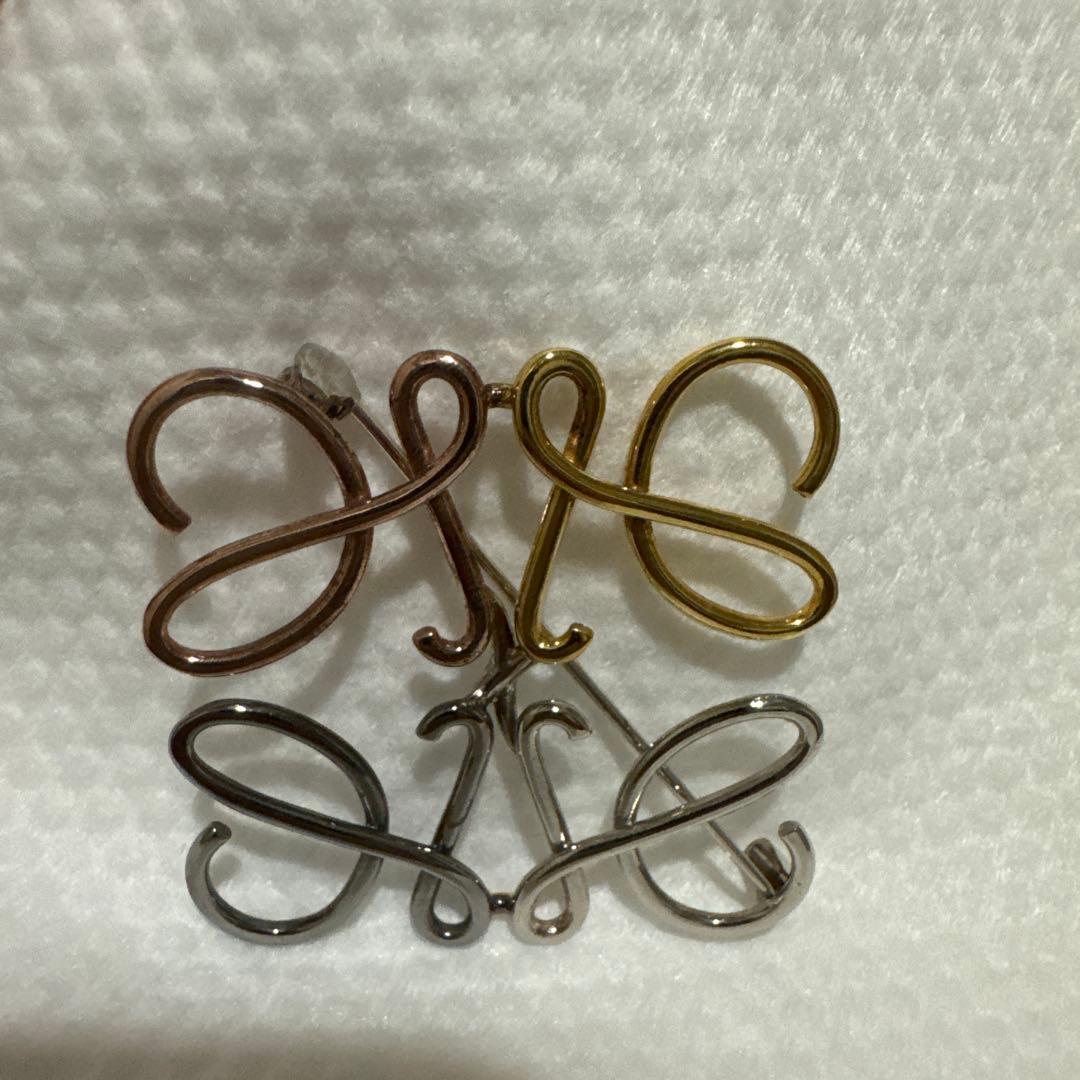 ロエベ アナグラム ブローチ マルチカラー シルバー ゴールド