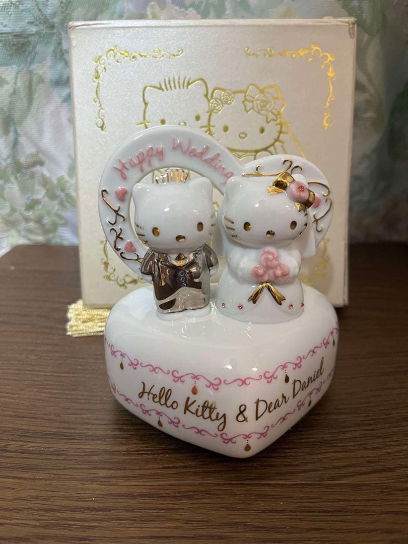 ハローキティ　ダニエル　ウエディング　オルゴール