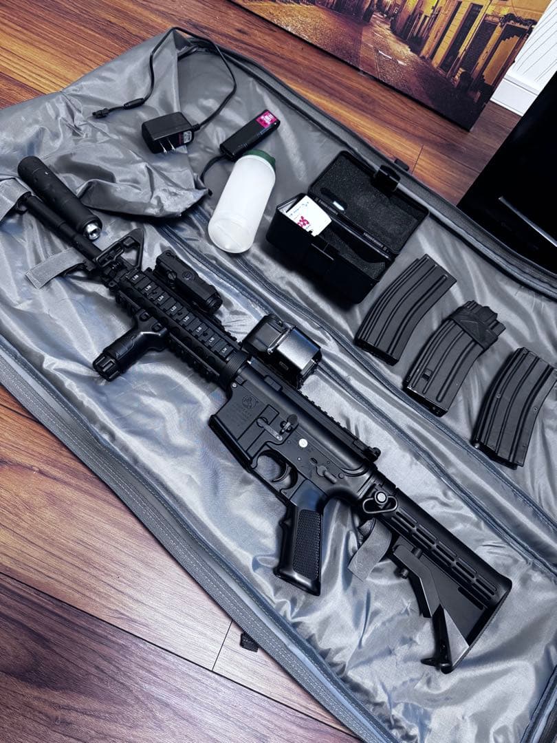 次世代電動ガン M4A1カービン　東京マルイニッケルバッテリー　純正バッテリー付