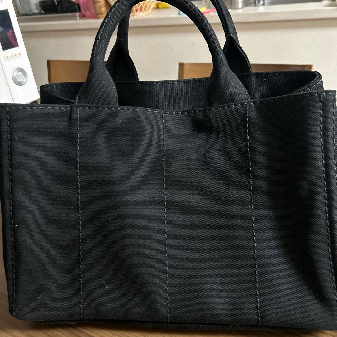 PRADA ブラックキャンバスバッグ