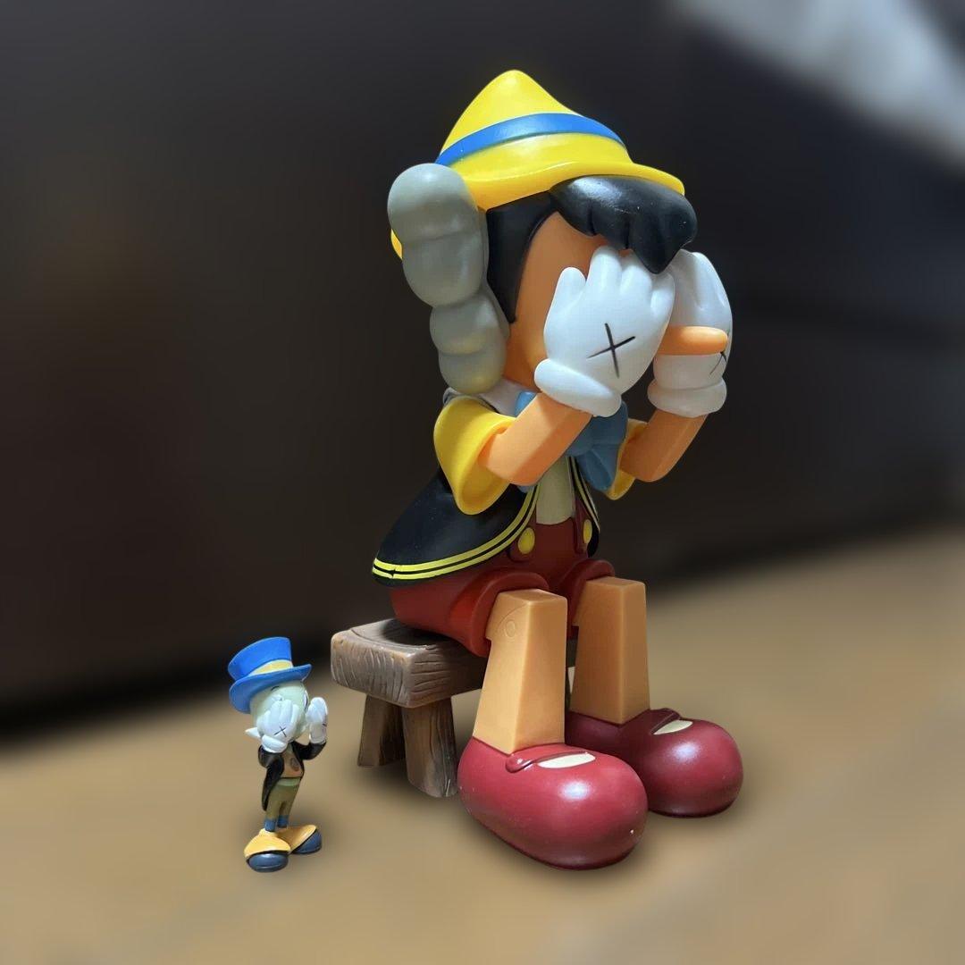 値下げ中カウズ KAWS Pinocchio & Jiminy Cricket