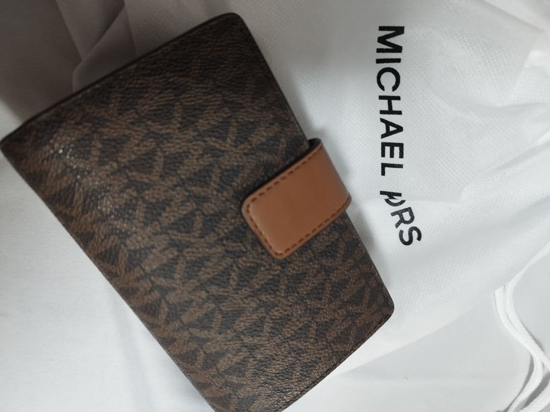 【未使用】MICHAEL KORS マイケルコース 二つ折り財布 シグネチャー
