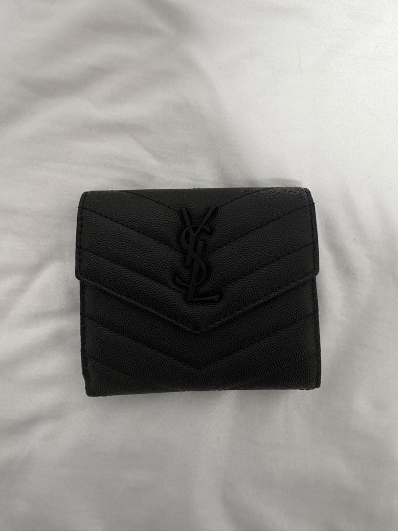 Yves Saint Laurent ブラック三つ折り財布