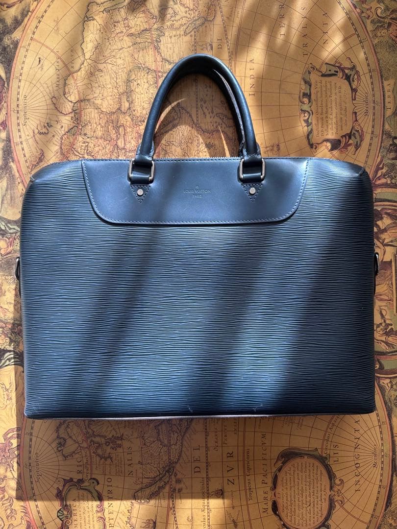 M51177 ルイヴィトン　エピ　ポルトドキュマンpdj レザー　新モデル