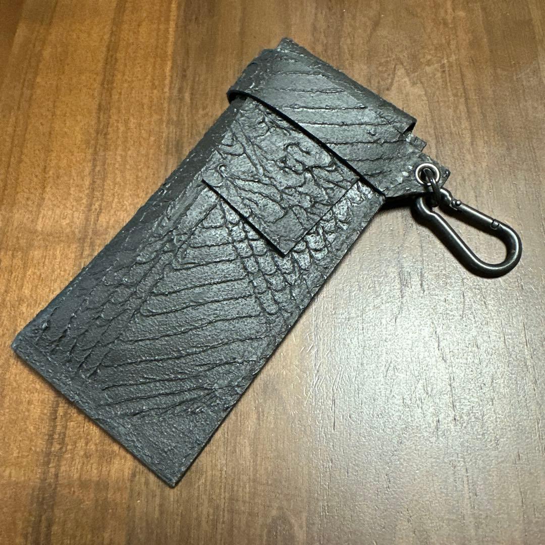 カガリユウスケ　kagariyusuke 吊るすグラスケース　黒　レザー