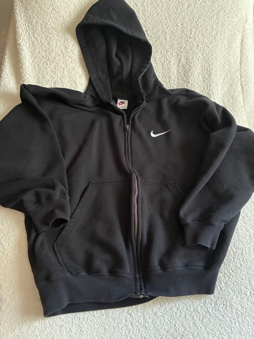 Nike ブラック ジップアップパーカー　銀タグ