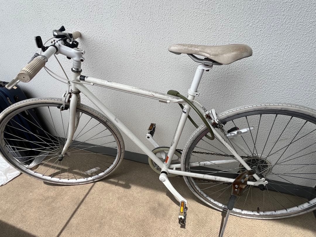 値下げ　ホワイト クロスバイク アルミフレーム　自転車　ロックリング付き