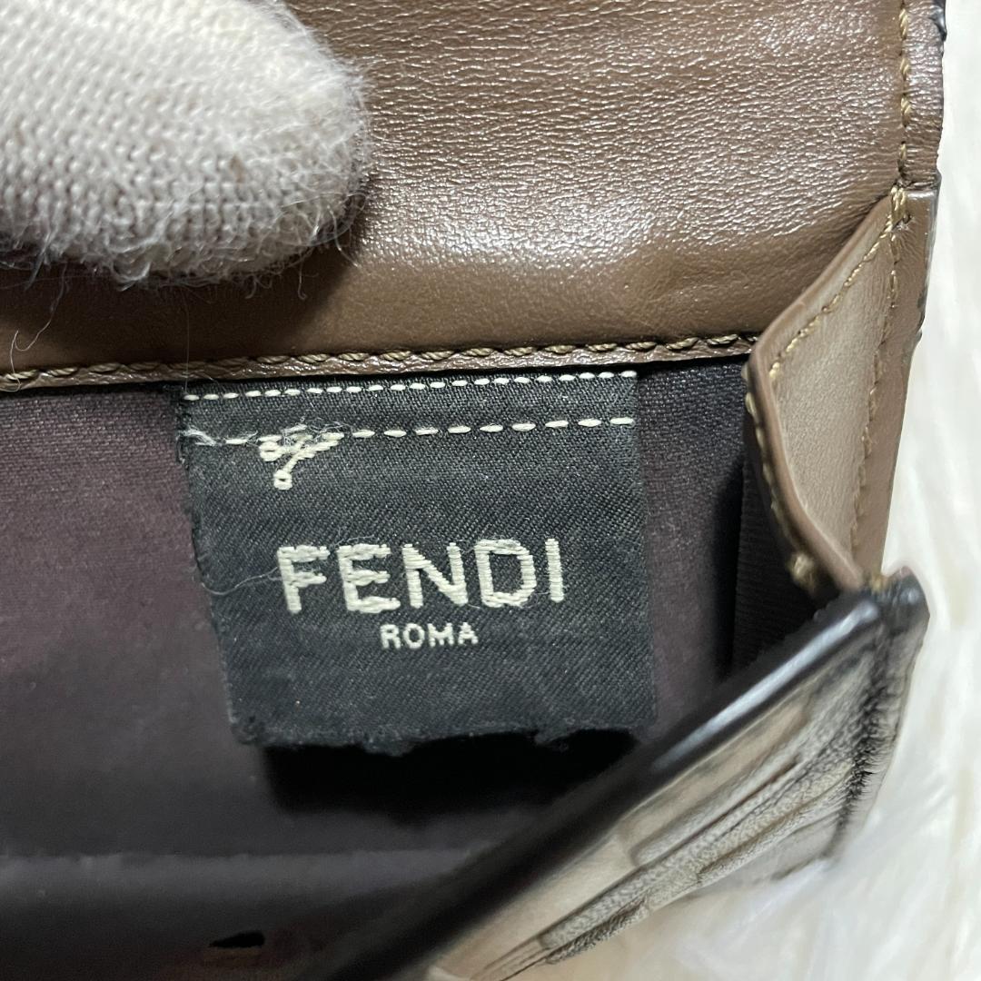 フェンディ　エフイズ　ズッカ　エンボス　コンパクトウォレット　三つ折り 財布
