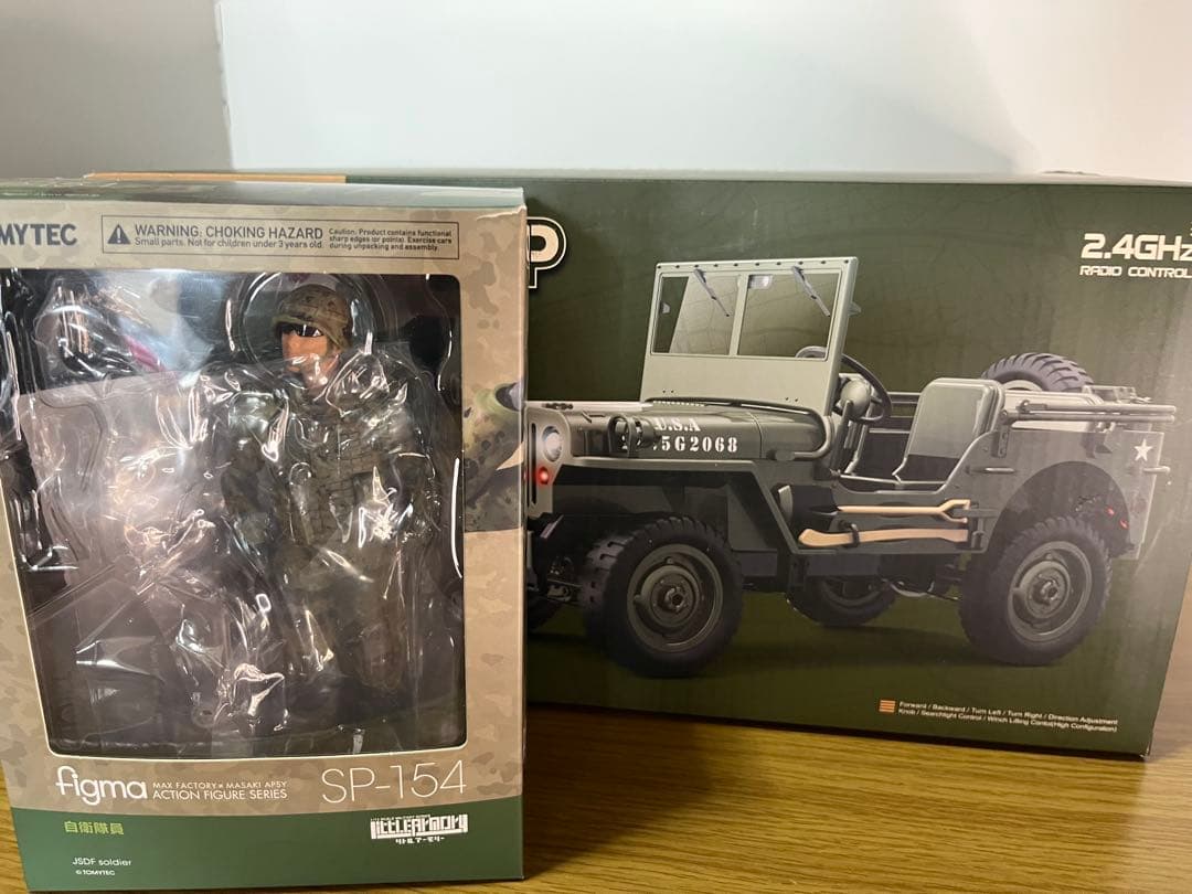 ラジコンジープ figma 自衛隊員　破損品