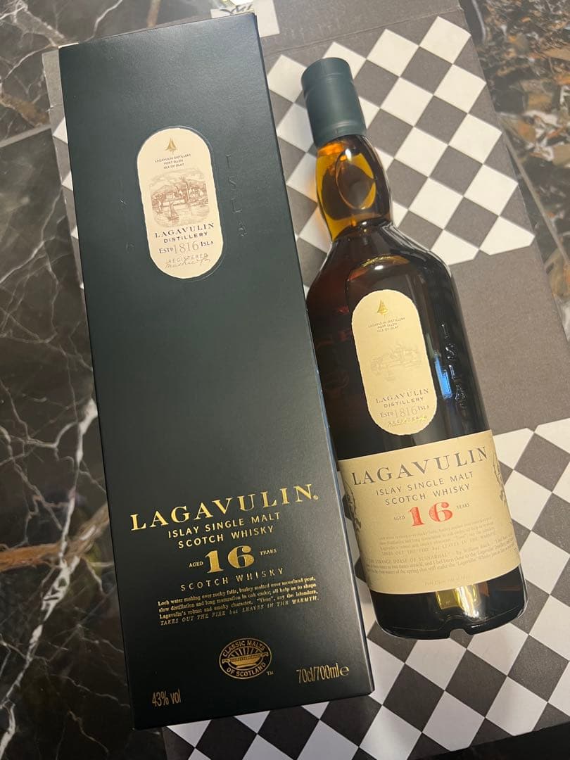LAGAVULIN 16年 シングルモルトウイスキー700ml