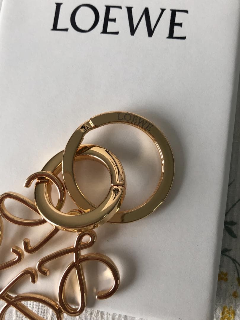 箱付き！　キーホルダー　チャーム　ゴールド