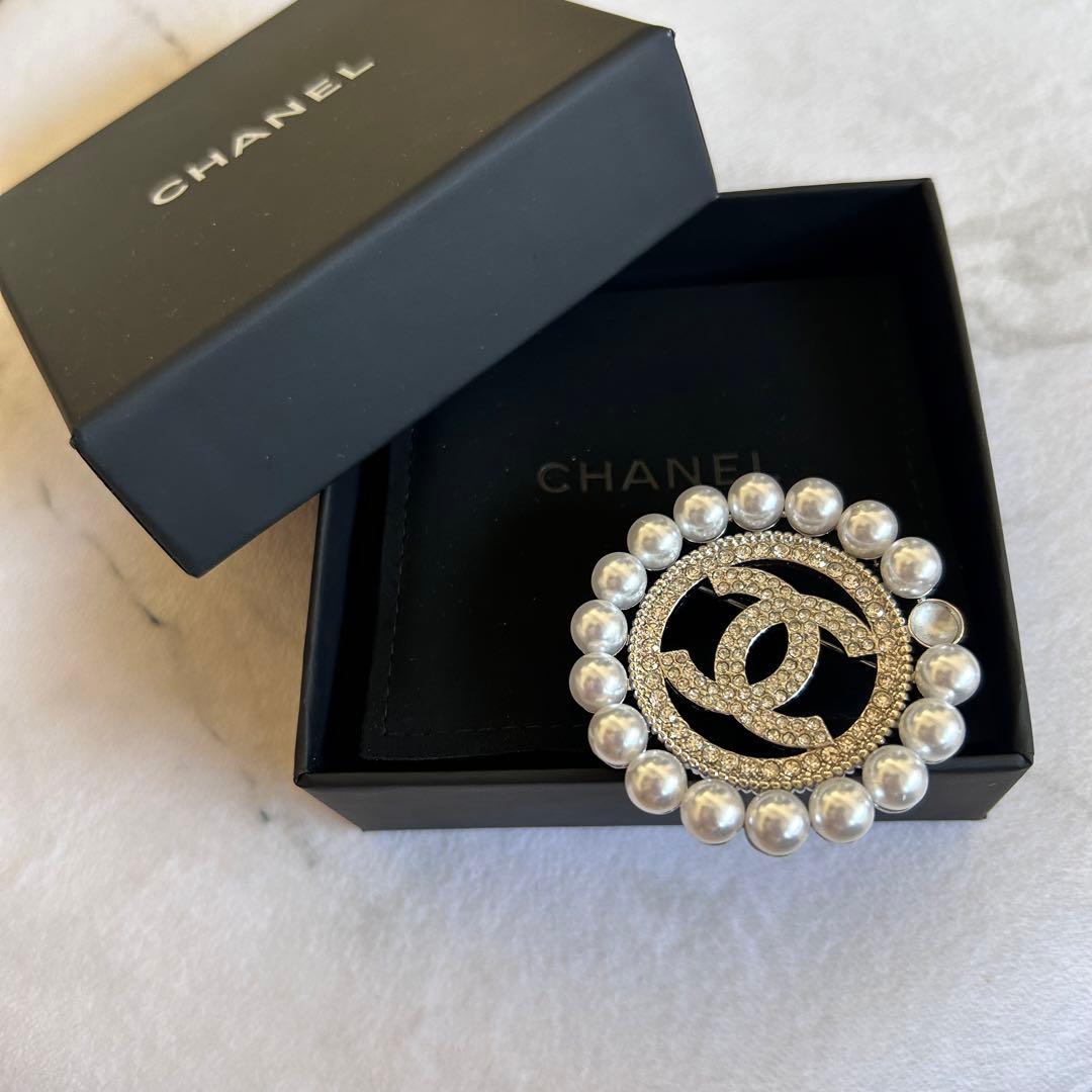 CHANEL ブローチ CCロゴ パール　約5cm