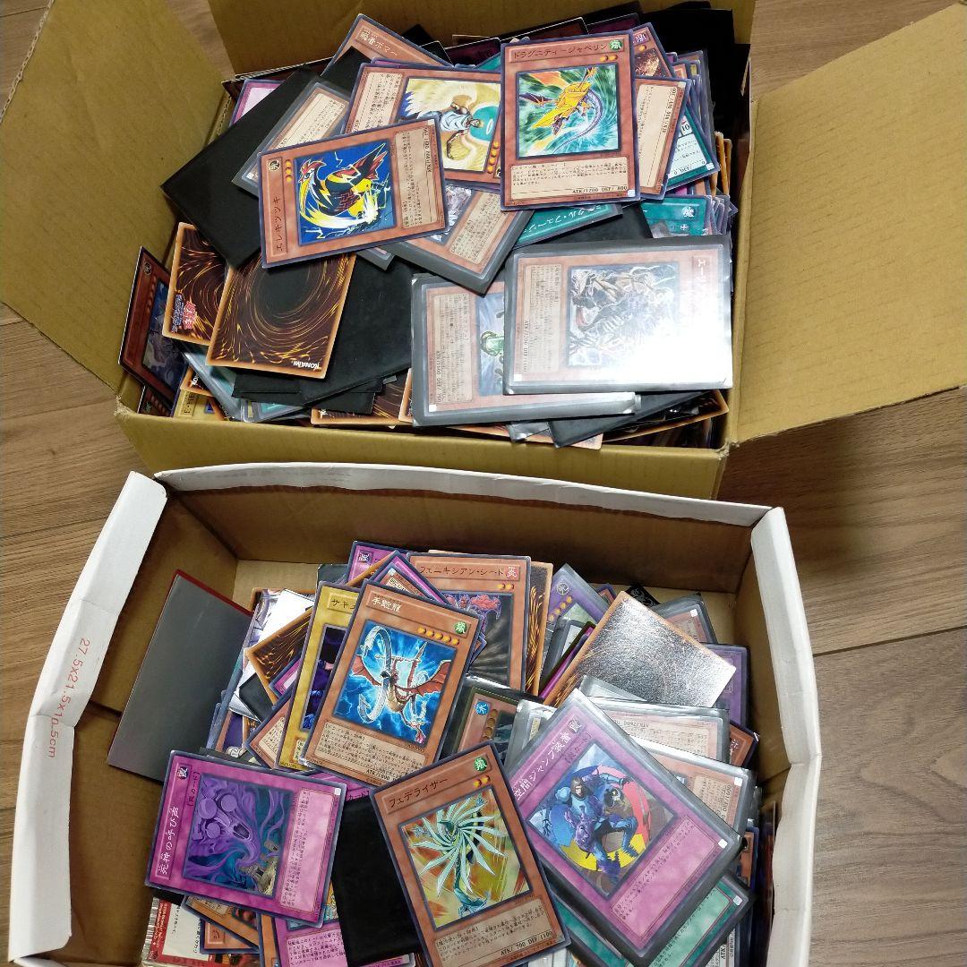 遊戯王カード箱売り何百枚　デュエルモンスターズデッキ付き！
