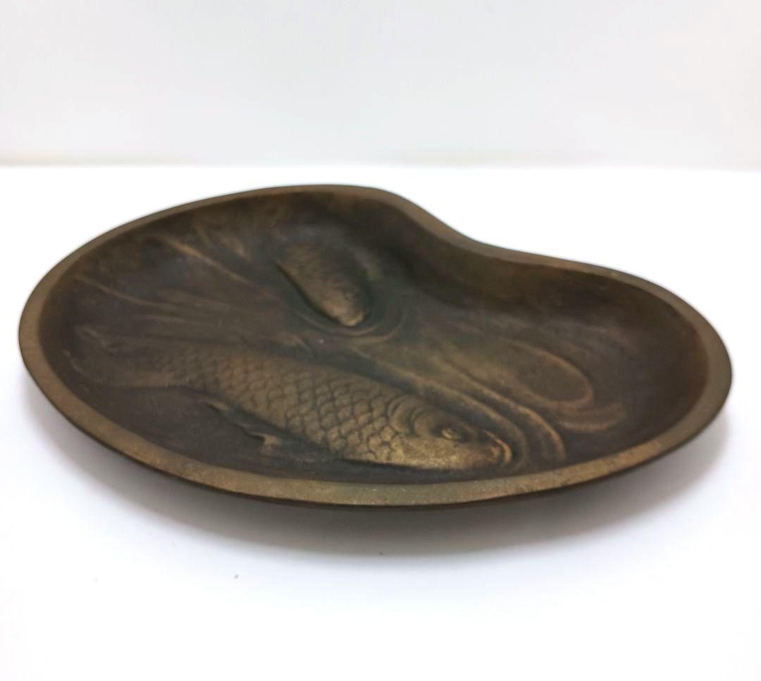 Y3122-84 津田永寿作 鋳銅 魚文 飾皿