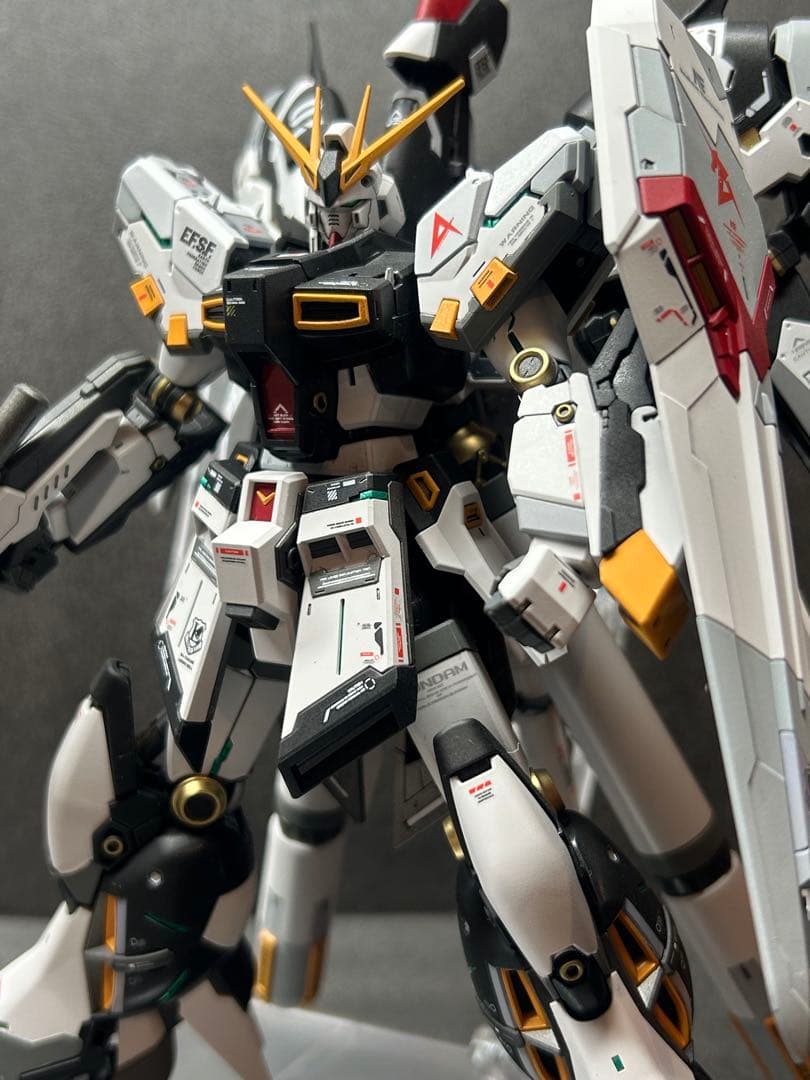 rg hi-νガンダム　完成品　νガンダムカラー